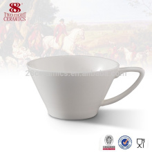 Taza de café usada de la familia de la porcelana de la porcelana del alto grado en la acción